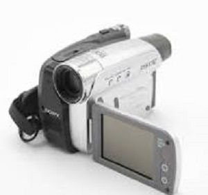 tu compañera ideal para capturar videos impresionantes y momentos inolvidables. Esta videocámara de mano está diseñada para ofrecer una calidad de imagen excepcional gracias a su avanzada tecnología de imagen que garantiza colores vibrantes y una resolución nítida. Ya sea que grabes reuniones familiares, eventos deportivos o aventuras de viaje, la Sony HandyCam te ayudará a revivir esos recuerdos con un detalle excepcional.